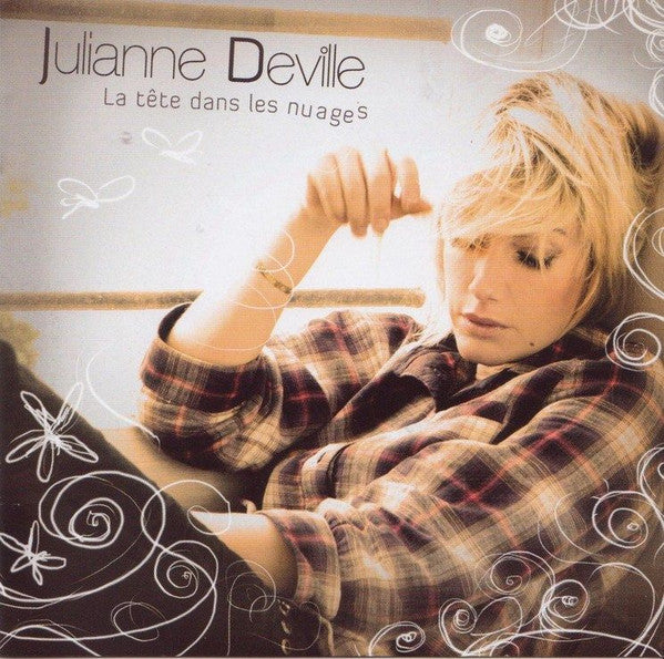 Julianne Deville – La Tête Dans Les Nuages