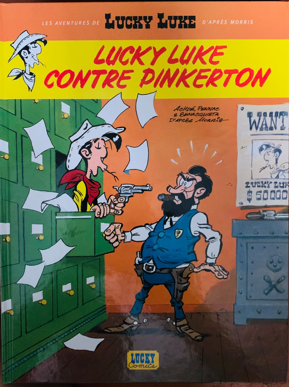 The cover of lucky luke contre pinkerton comic book in BD mix features vibrant orange and yellow classic cartoon illustrations