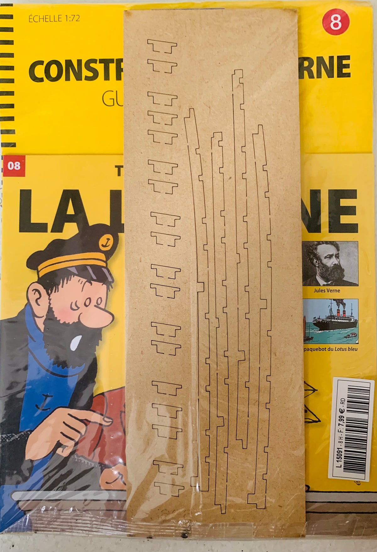 Brown cardboard packaging for la licorne model train track kit with printed cut-out patterns labeled number 8