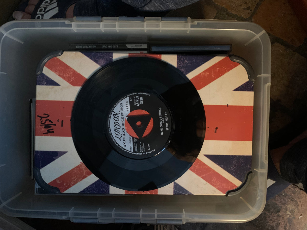 Soul 7 vinyl record with black vinyl and white london american records label on union jack surface in plastic case