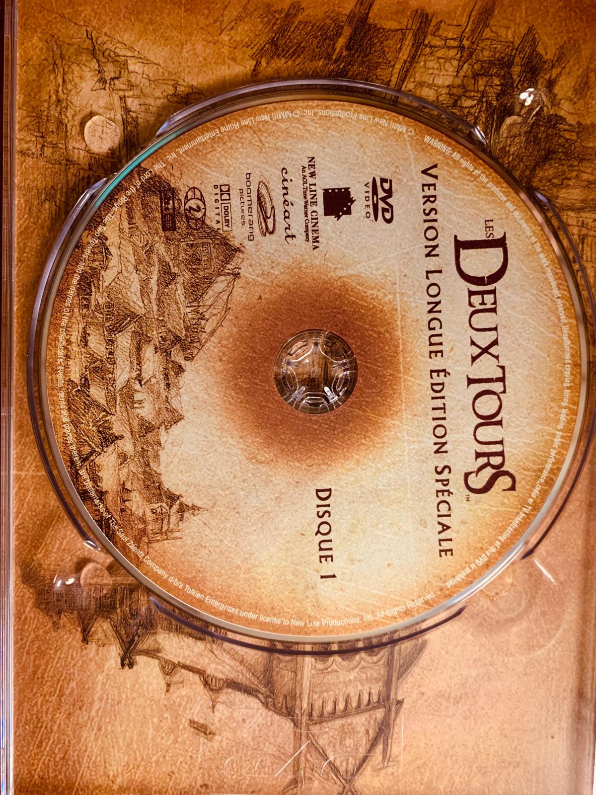 A beige dvd disc with a sepia ships illustration and french text les deux tours for lord of the rings extended edition