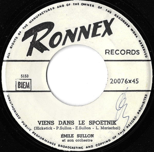 Emile Sullon Et Son Orchestre – Les Filles De Mon Village / Viens Dans Le Spoetnik