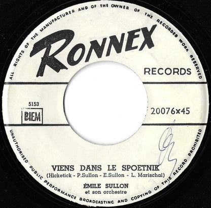 Emile Sullon Et Son Orchestre – Les Filles De Mon Village / Viens Dans Le Spoetnik