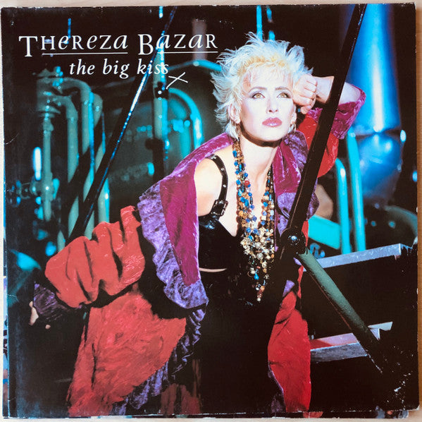 Thereza Bazar – The Big Kiss