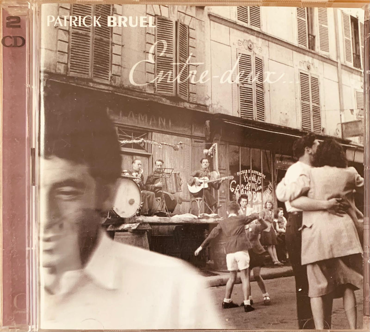 Black and white photo cd album cover of patrick bruel entre deux featuring a street scene of musicians and couples