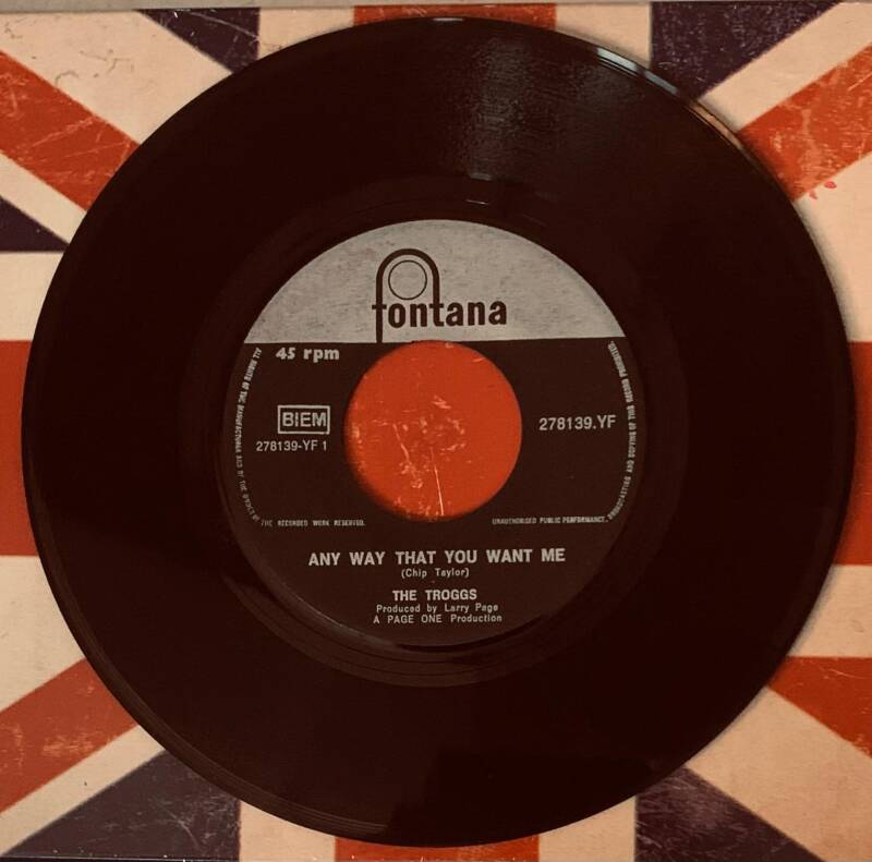 Black 7 inch vinyl record of the troggs any way that you want me 1966 fontana belgian first press with orange center hole