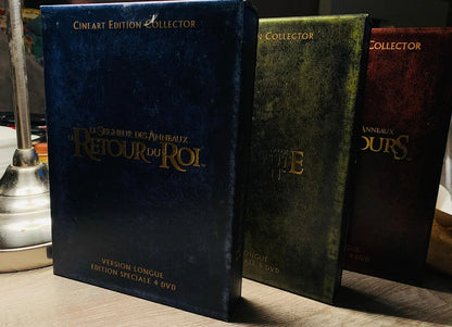 Dark blue velvet covered dvd box set of the return of the king cinéart edition collector series extended edition