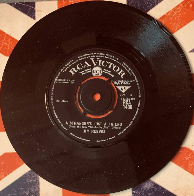 Black rca victor 45 rpm vinyl record jim reeves a strangers just a friend 7 inch uk first press 1964 with white label